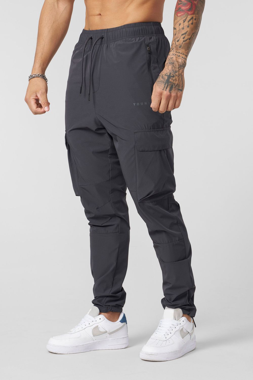 Young LA 218 Travel Cargo Joggers New Colors Zwart | BVMKW4960