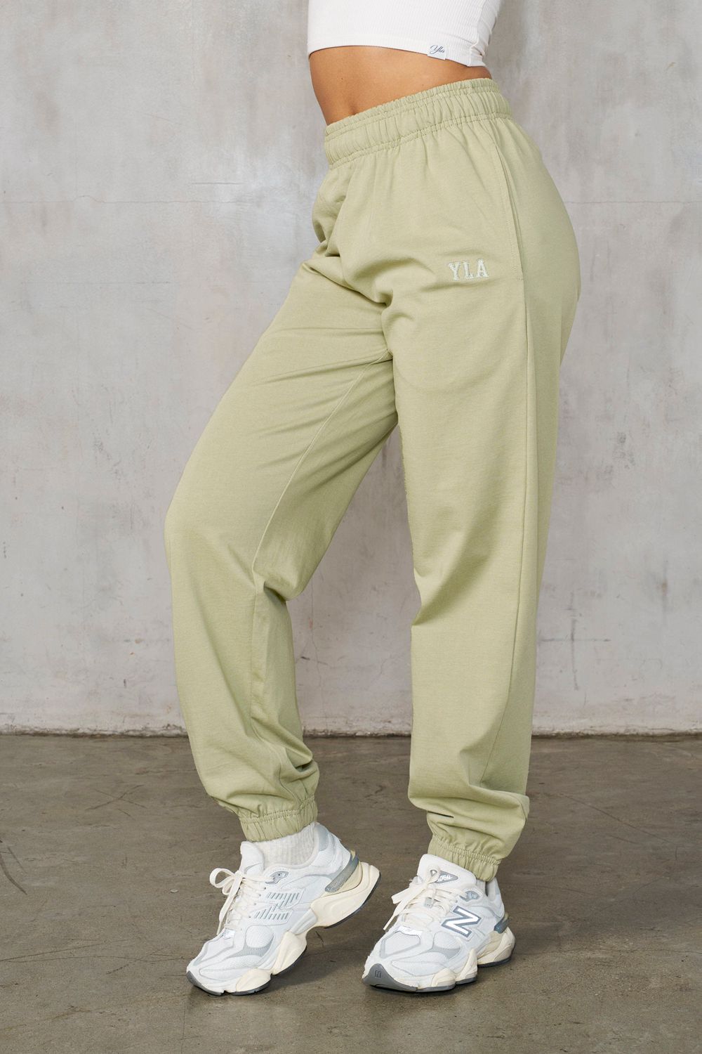 Young LA W247 Pump Cover Joggers Olijfgroen | TJYAP3215