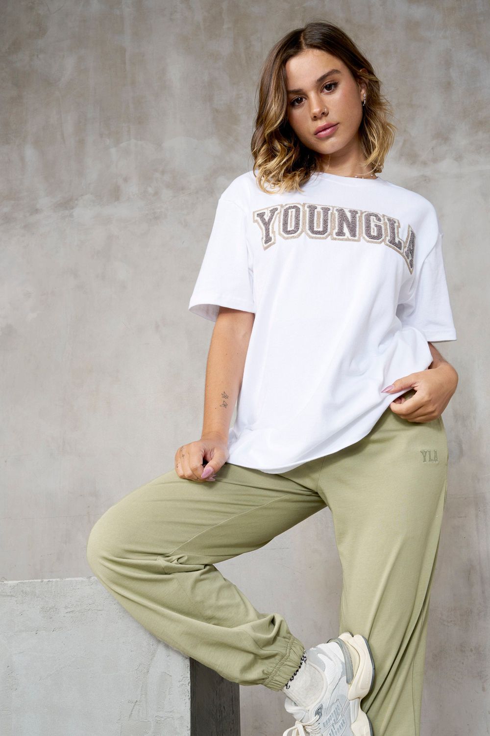 Young LA W422 Varsity Pump Tees Wit | OJEPM6293