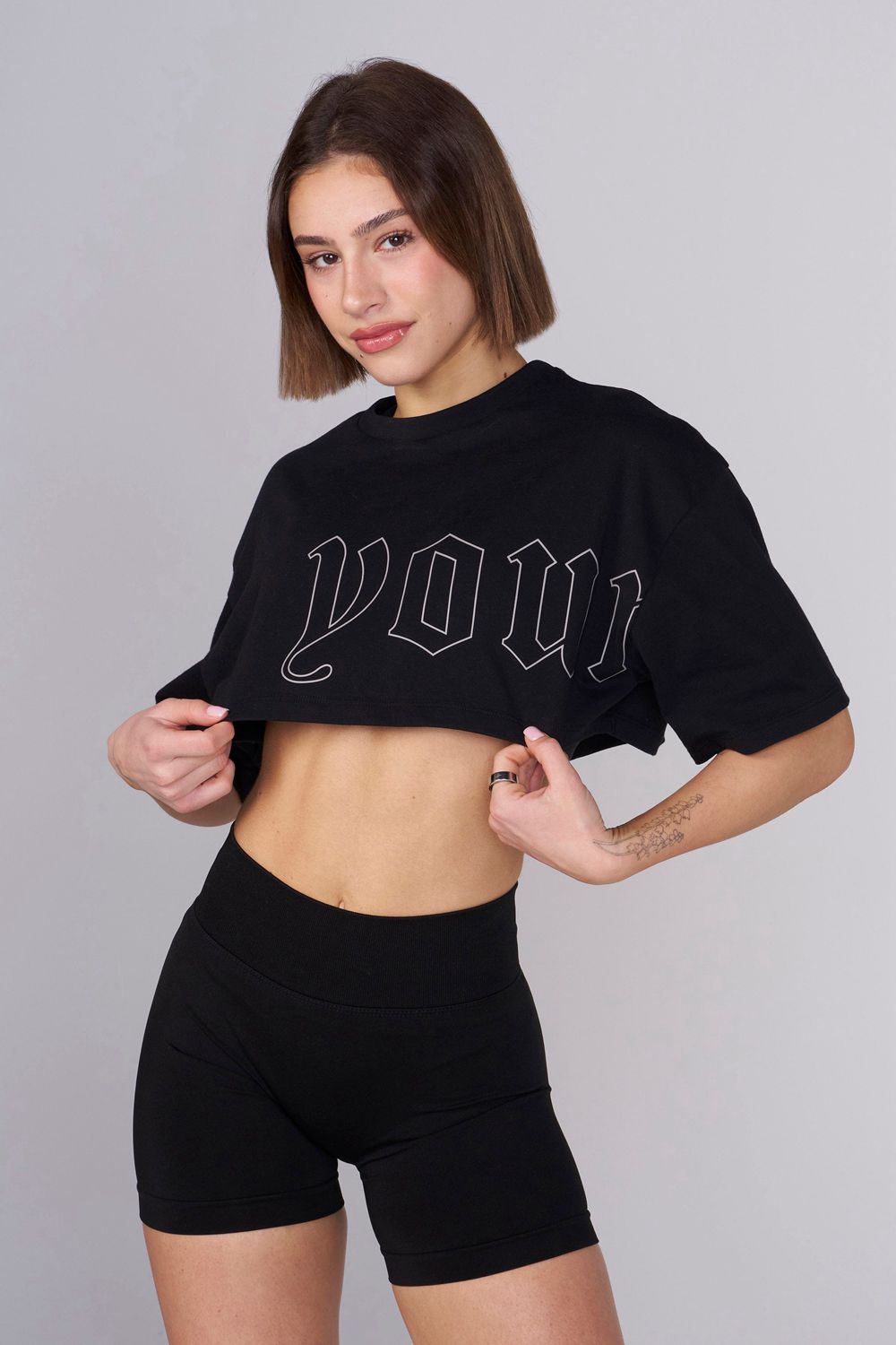 Young LA W436 - Urban Crop Tee Zwart | XQLSH8906