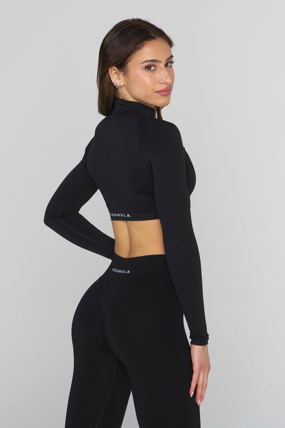 Young LA W445 Seamless Curve Longsleeve Crop Zwart | IYKDB1692