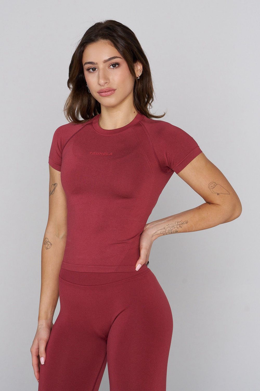 Young LA W446 Seamless Curve Compression Tee Rood | DWAXH7146